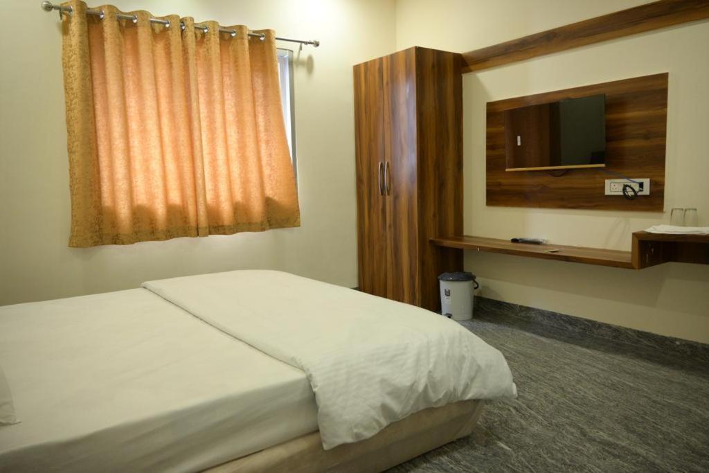 Hotel Anand اوجاين المظهر الخارجي الصورة